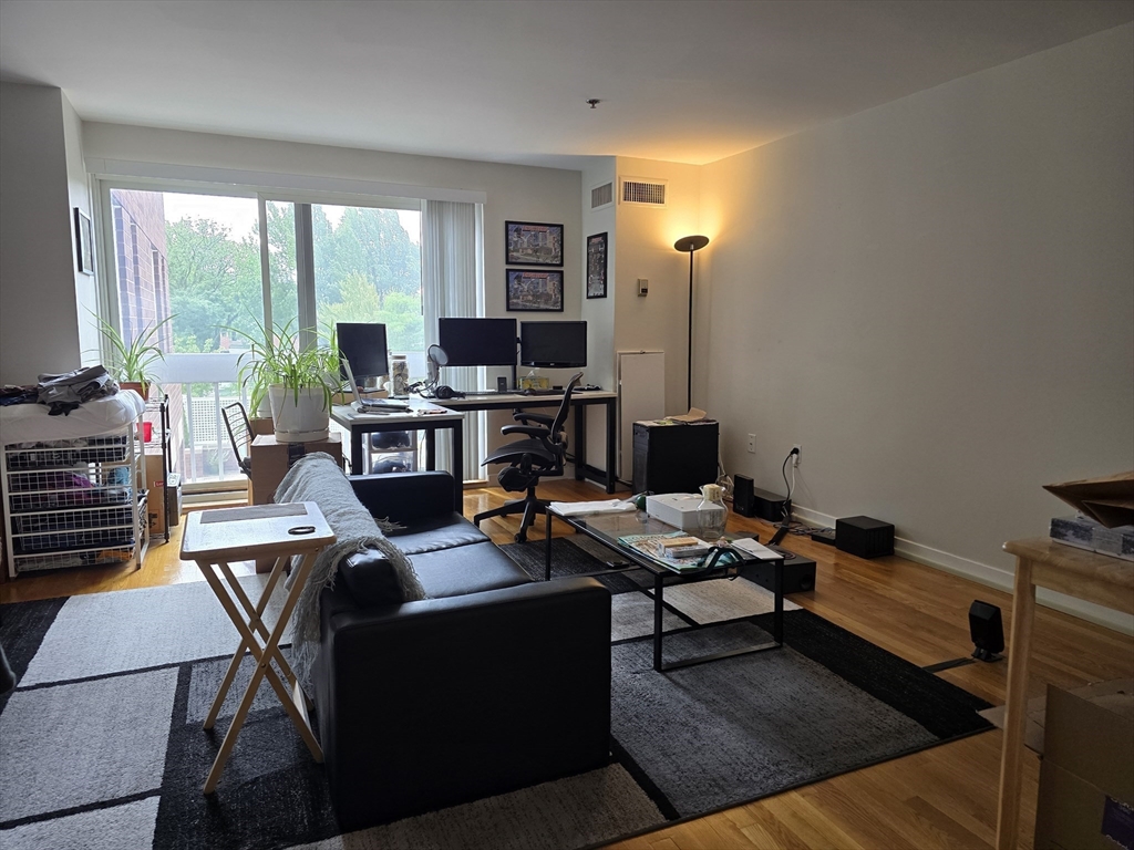 950 Massachusetts Ave # 211