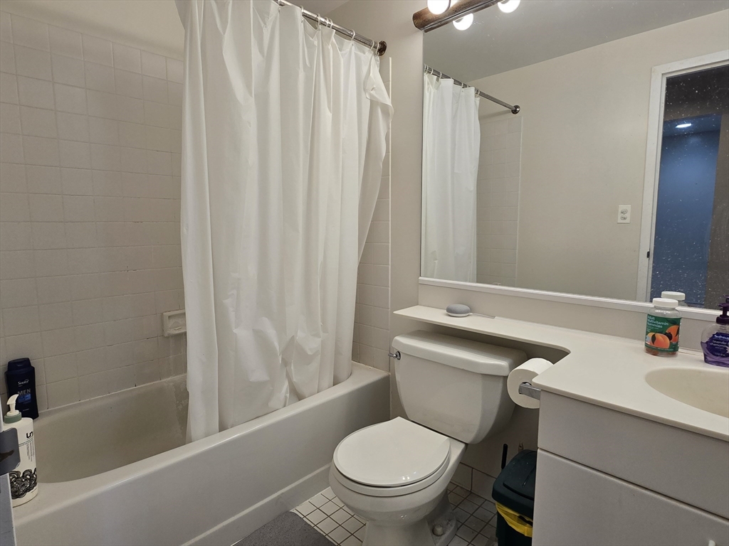 950 Massachusetts Ave # 211