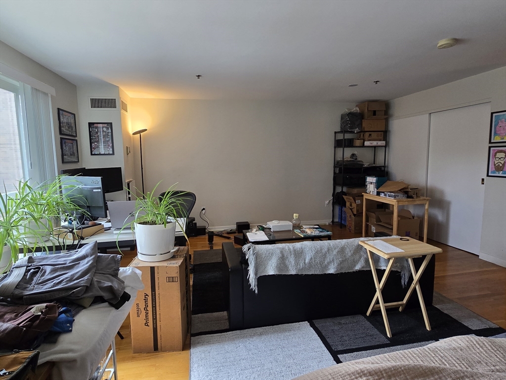950 Massachusetts Ave # 211