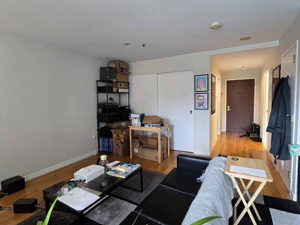 950 Massachusetts Ave # 211