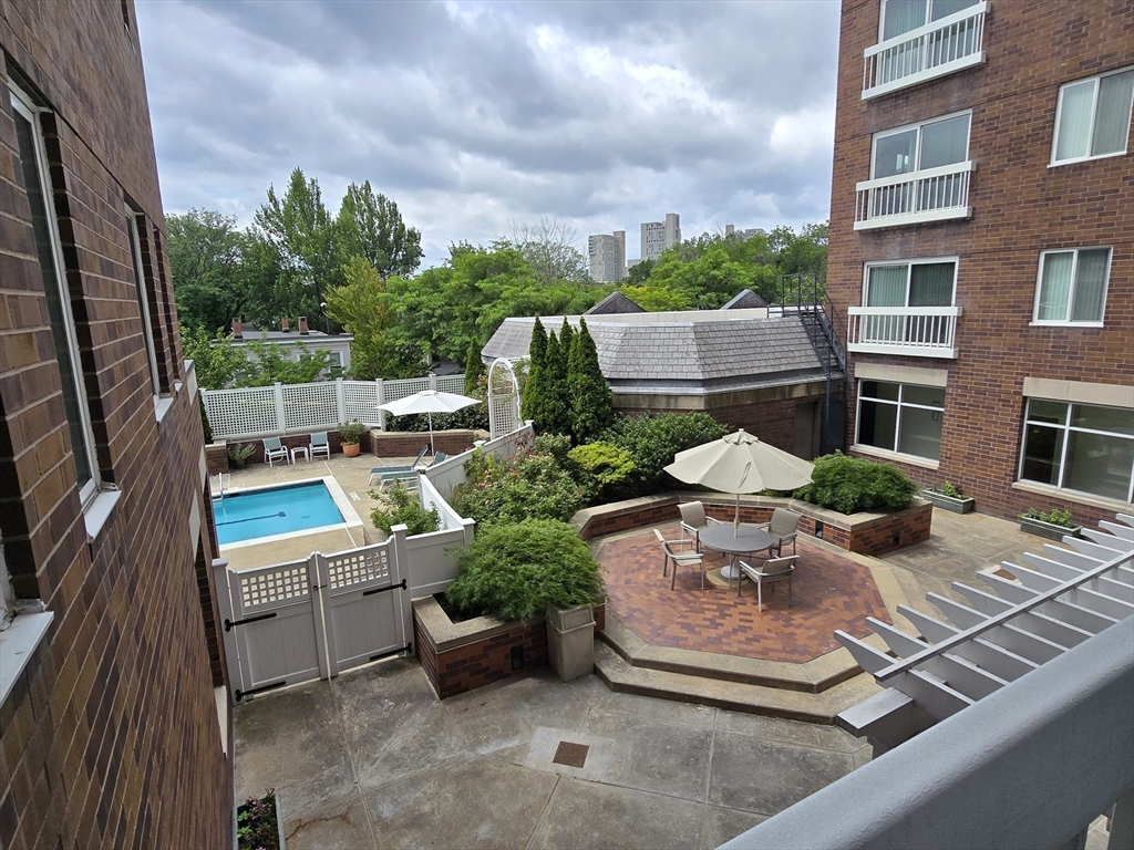 950 Massachusetts Ave # 211