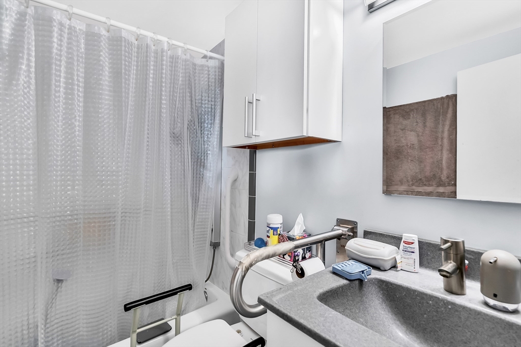 1105 Massachusetts Ave # 10A