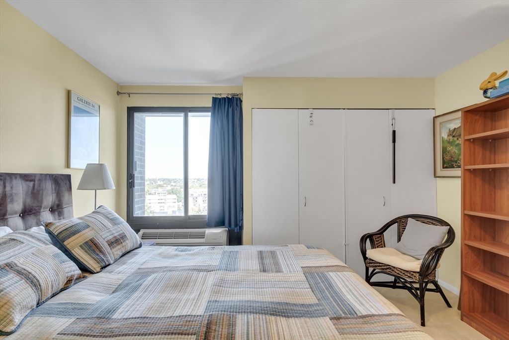 1105 Massachusetts Ave # 10A