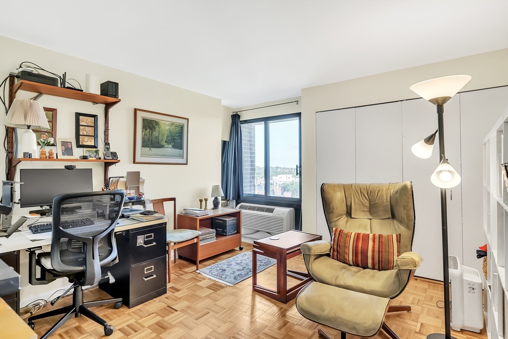 1105 Massachusetts Ave # 10A