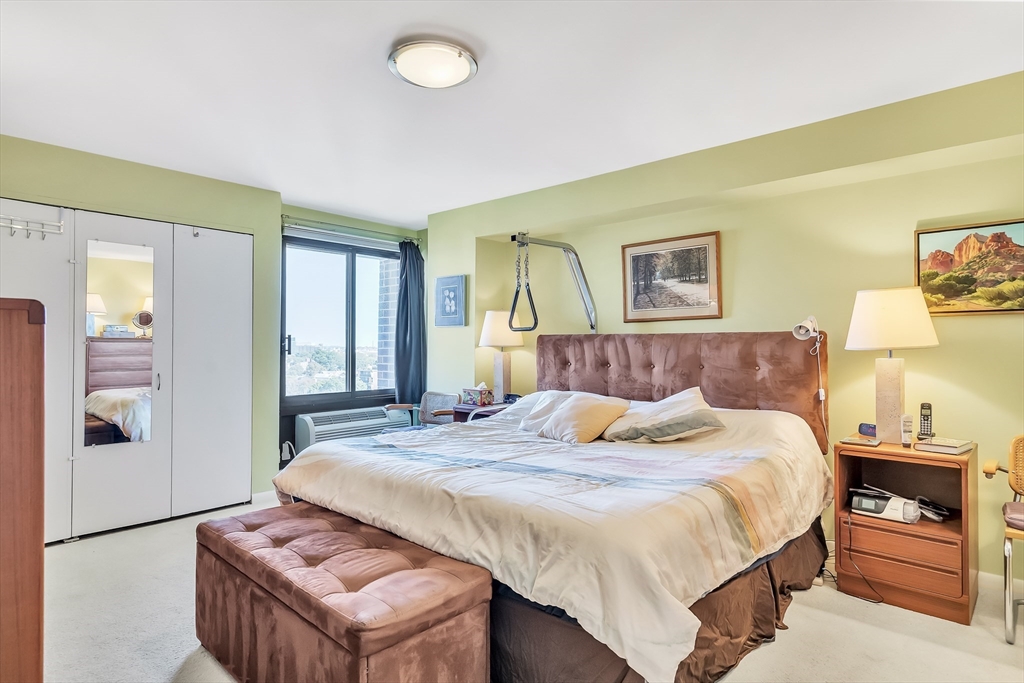 1105 Massachusetts Ave # 10A