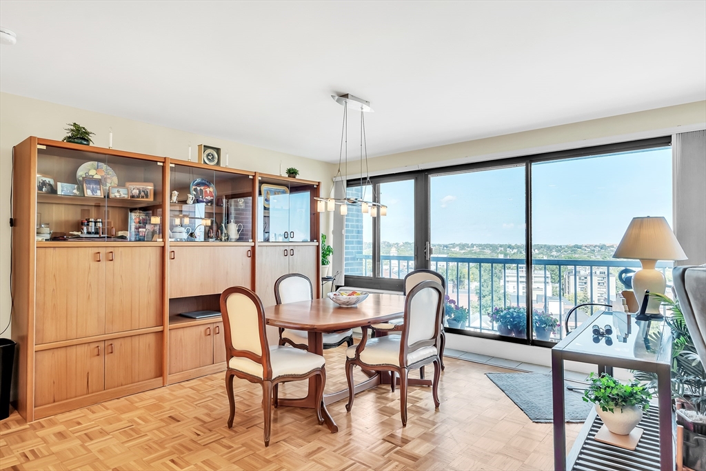 1105 Massachusetts Ave # 10A