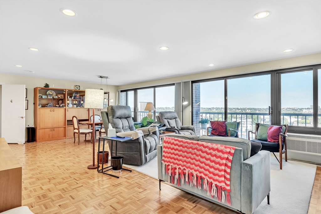1105 Massachusetts Ave # 10A