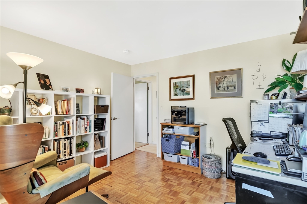 1105 Massachusetts Ave # 10A