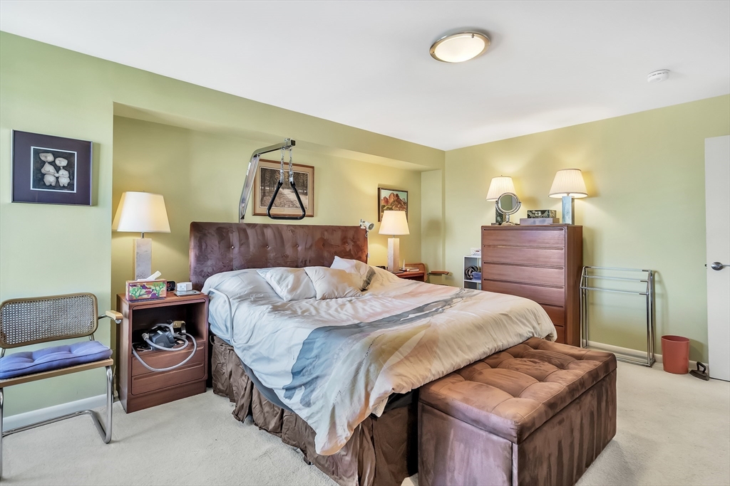1105 Massachusetts Ave # 10A