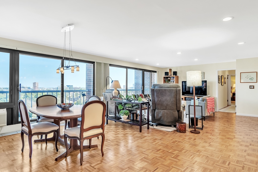 1105 Massachusetts Ave # 10A