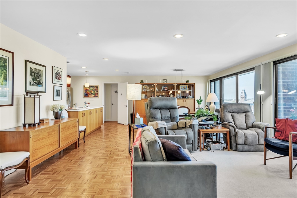 1105 Massachusetts Ave # 10A