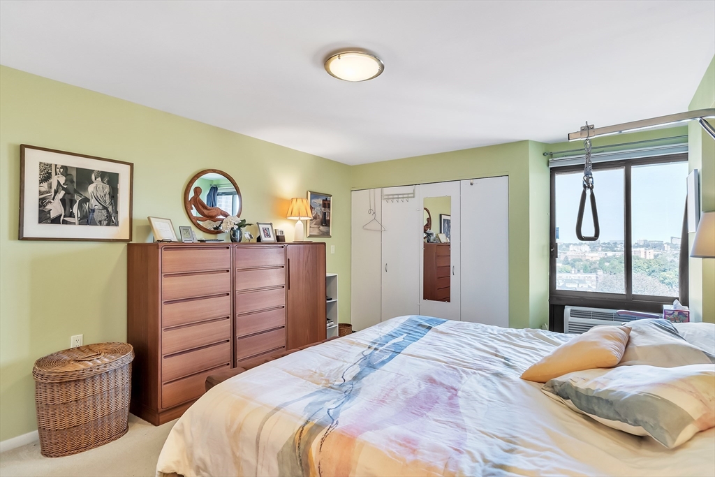 1105 Massachusetts Ave # 10A