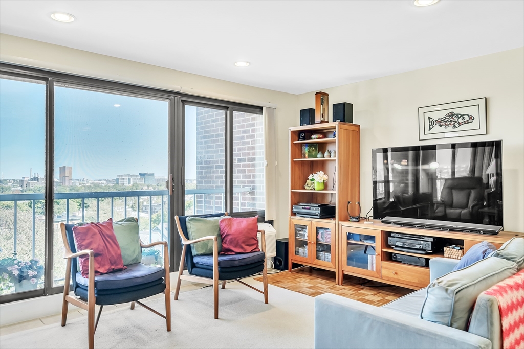 1105 Massachusetts Ave # 10A