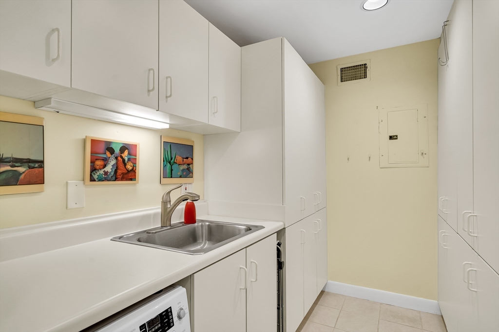 1105 Massachusetts Ave # 10A