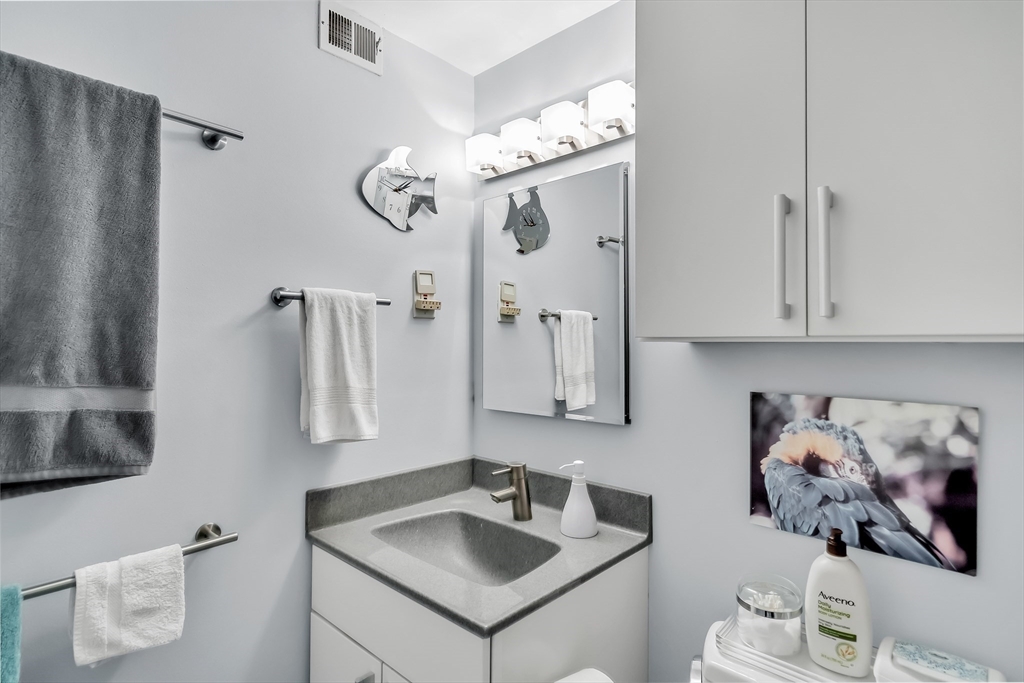 1105 Massachusetts Ave # 10A