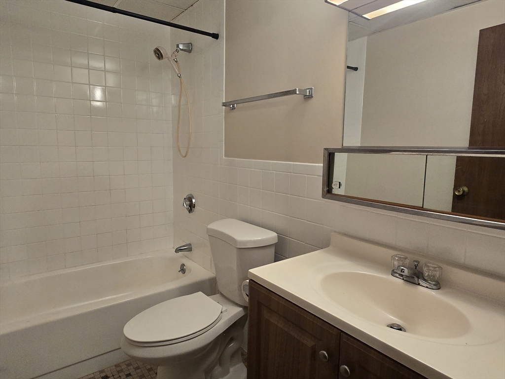 303 Lowell St # 1