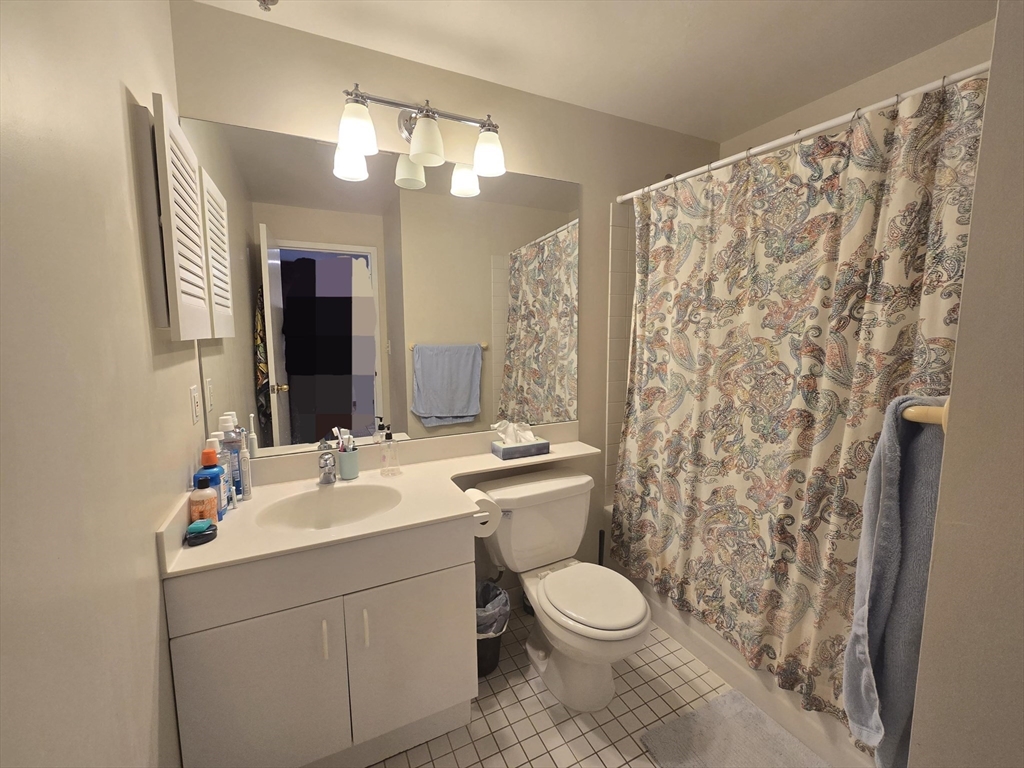 950 Massachusetts Ave # 307