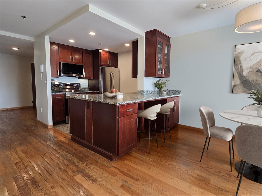 950 Massachusetts Ave # 307