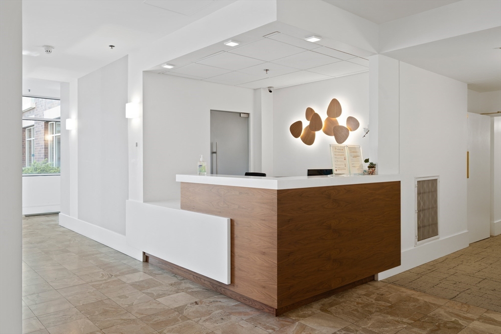 950 Massachusetts Ave # 307