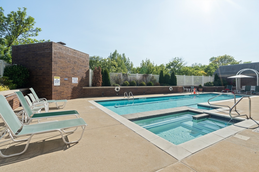 950 Massachusetts Ave # 307