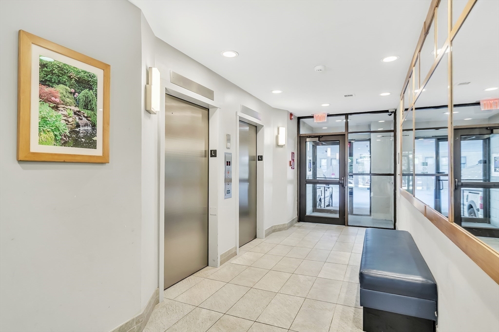 1105 Massachusetts Ave # 2A