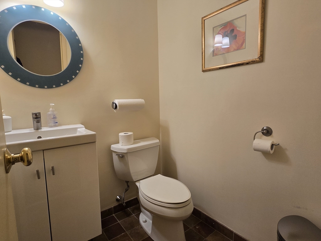 1105 Massachusetts Ave # 2A