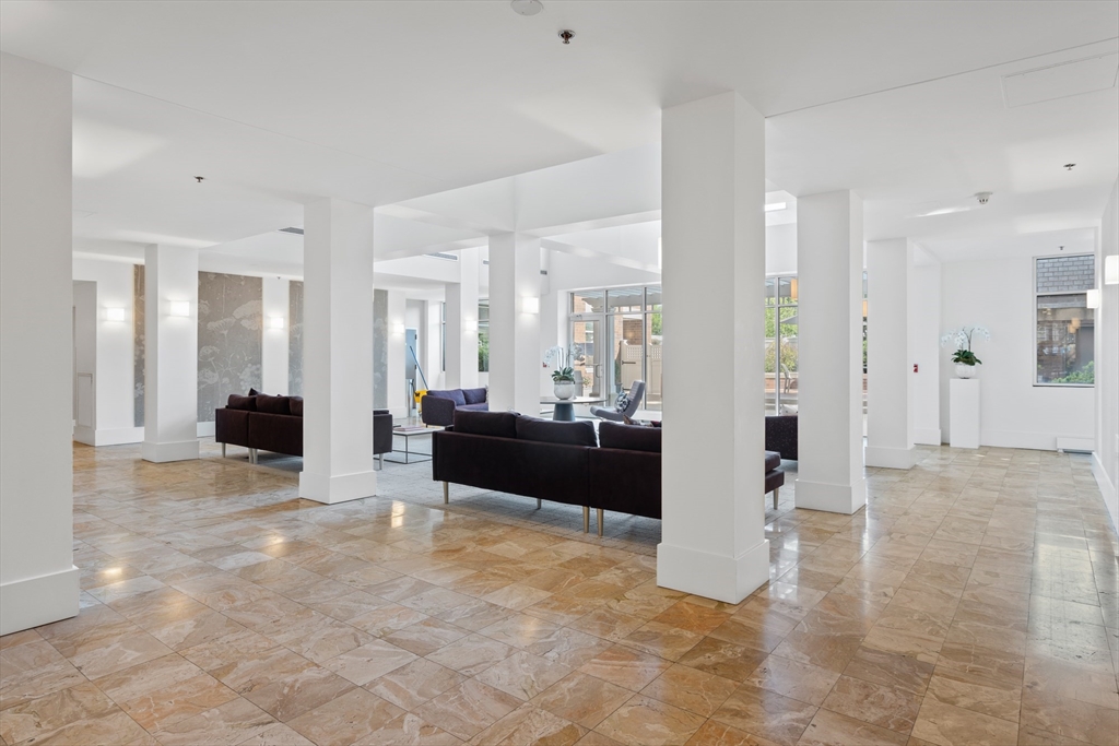 950 Massachusetts Ave Unit: PH1