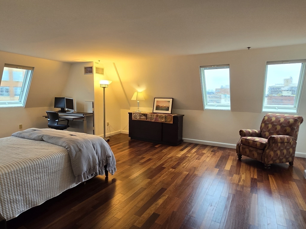 950 Massachusetts Ave Unit: PH1