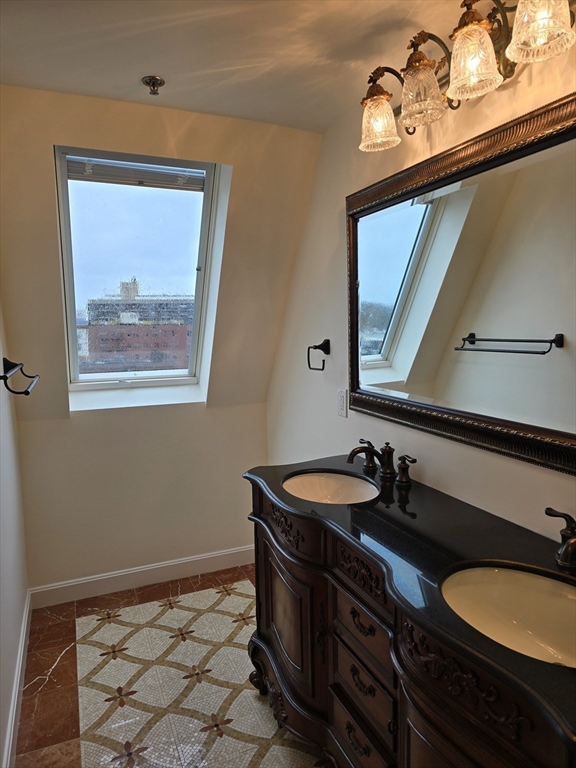 950 Massachusetts Ave Unit: PH1
