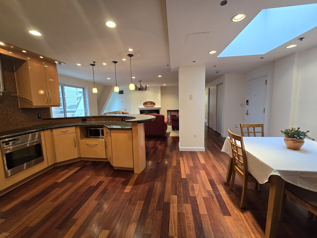 950 Massachusetts Ave Unit: PH1