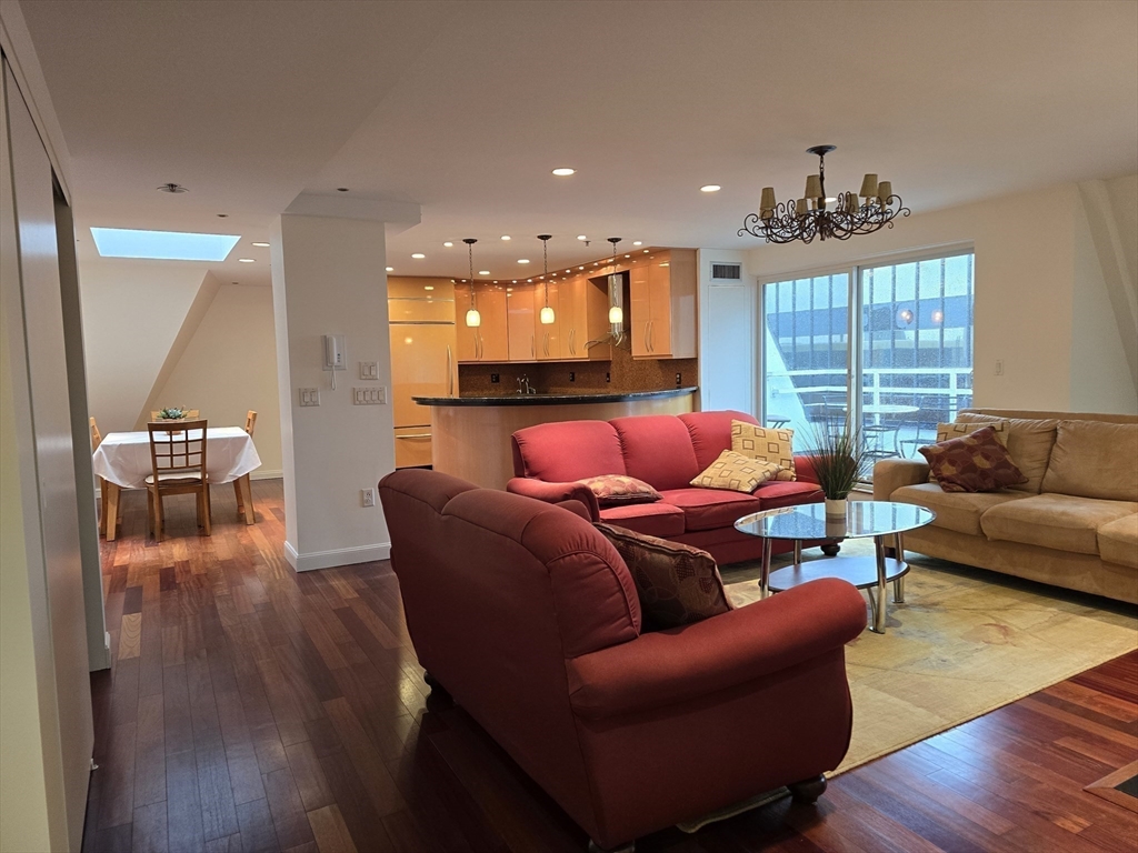 950 Massachusetts Ave Unit: PH1