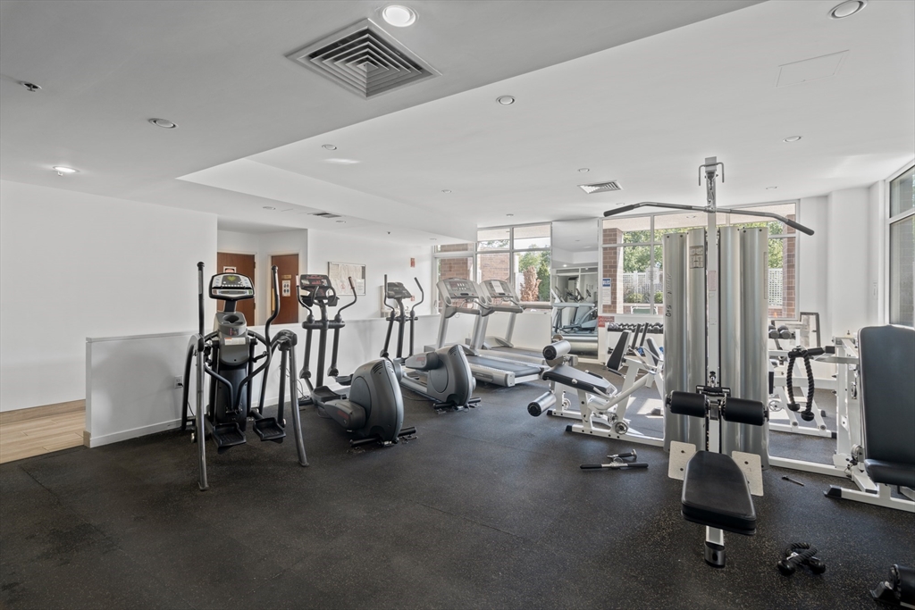 950 Massachusetts Ave Unit: PH1