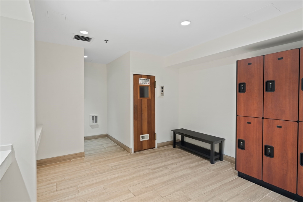 950 Massachusetts Ave Unit: PH1
