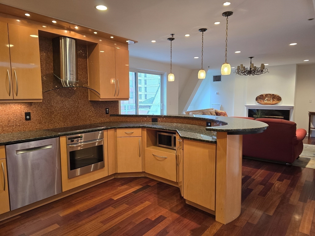 950 Massachusetts Ave Unit: PH1