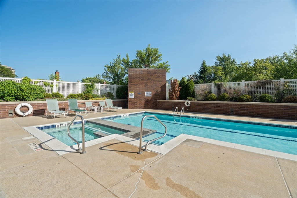 950 Massachusetts Ave Unit: PH1