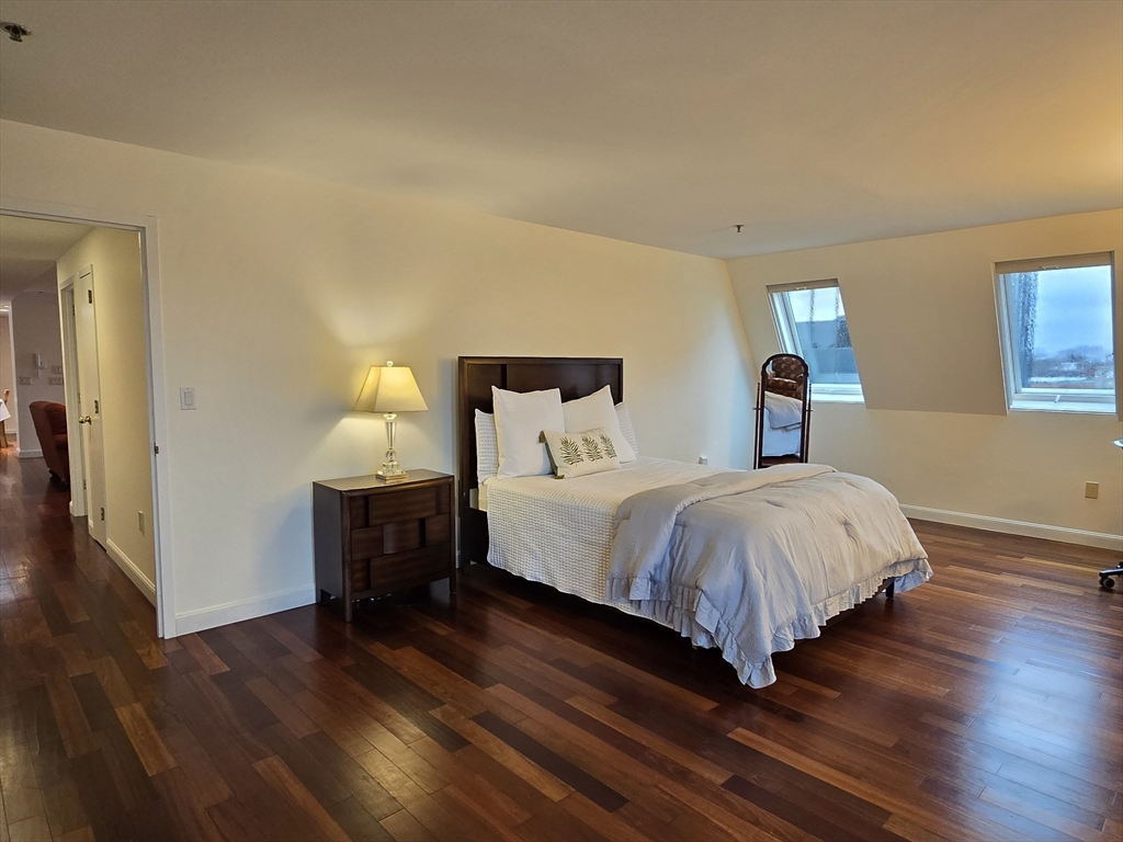 950 Massachusetts Ave Unit: PH1