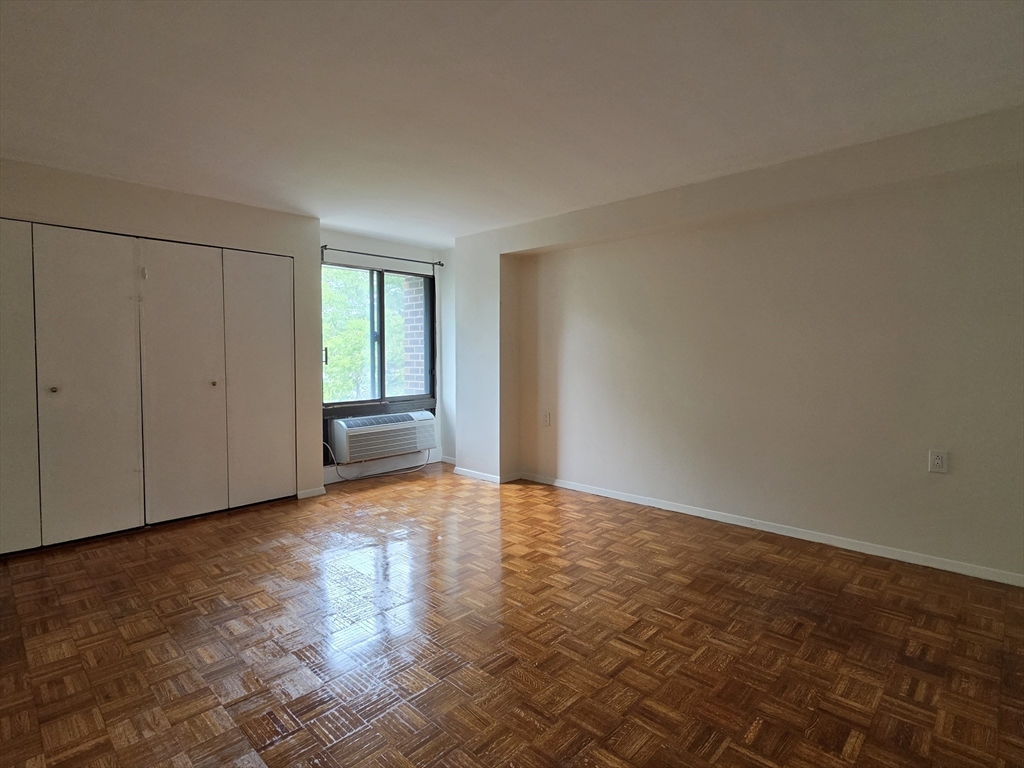 1105 Massachusetts Ave # 4A