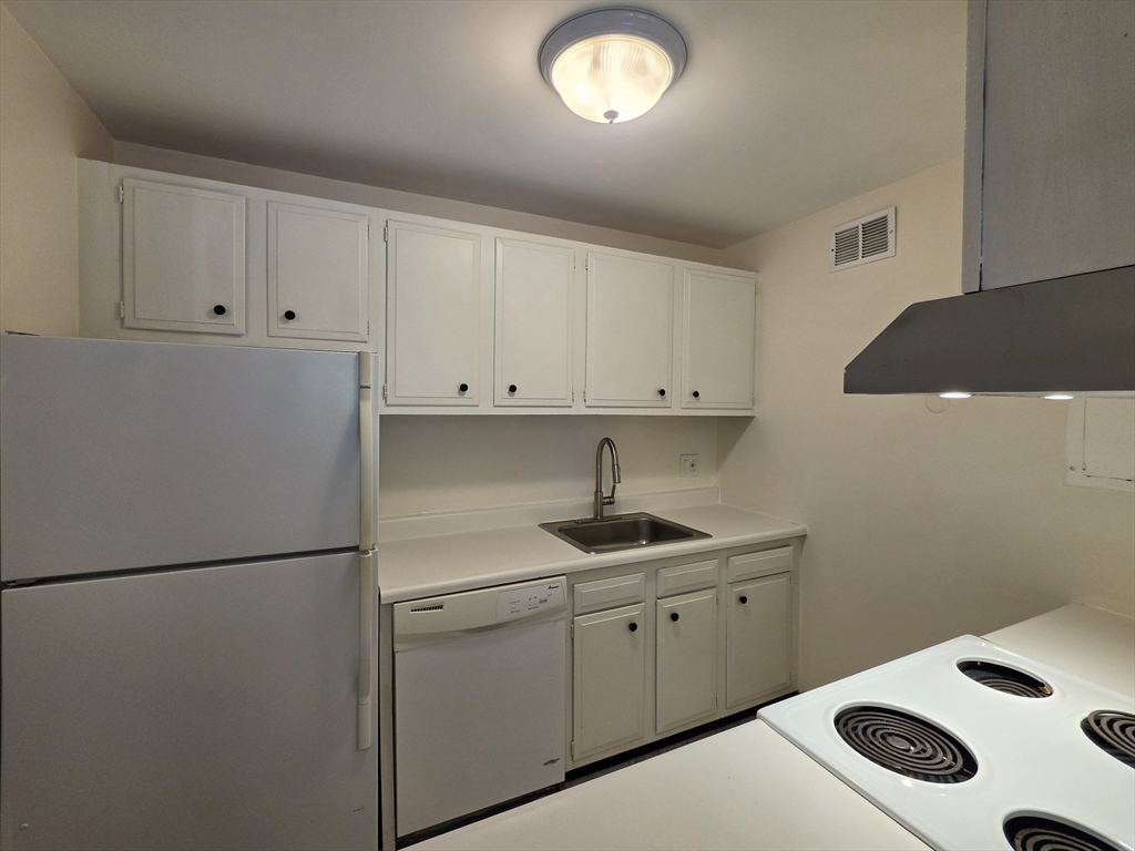 1105 Massachusetts Ave # 4A