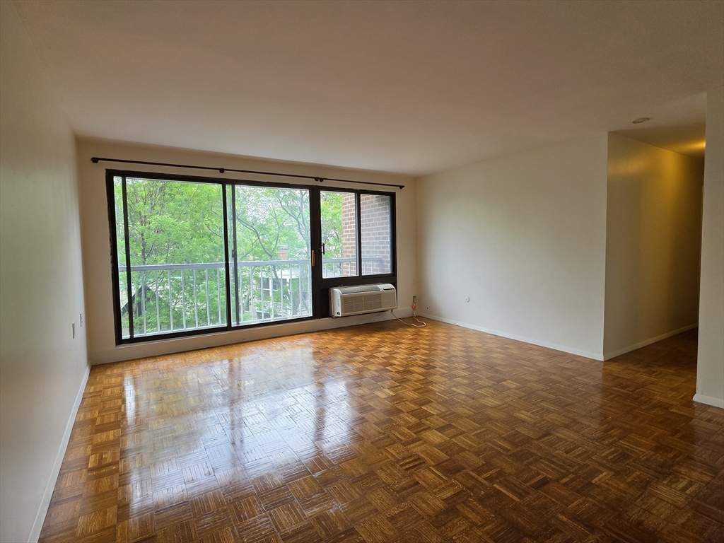 1105 Massachusetts Ave # 4A