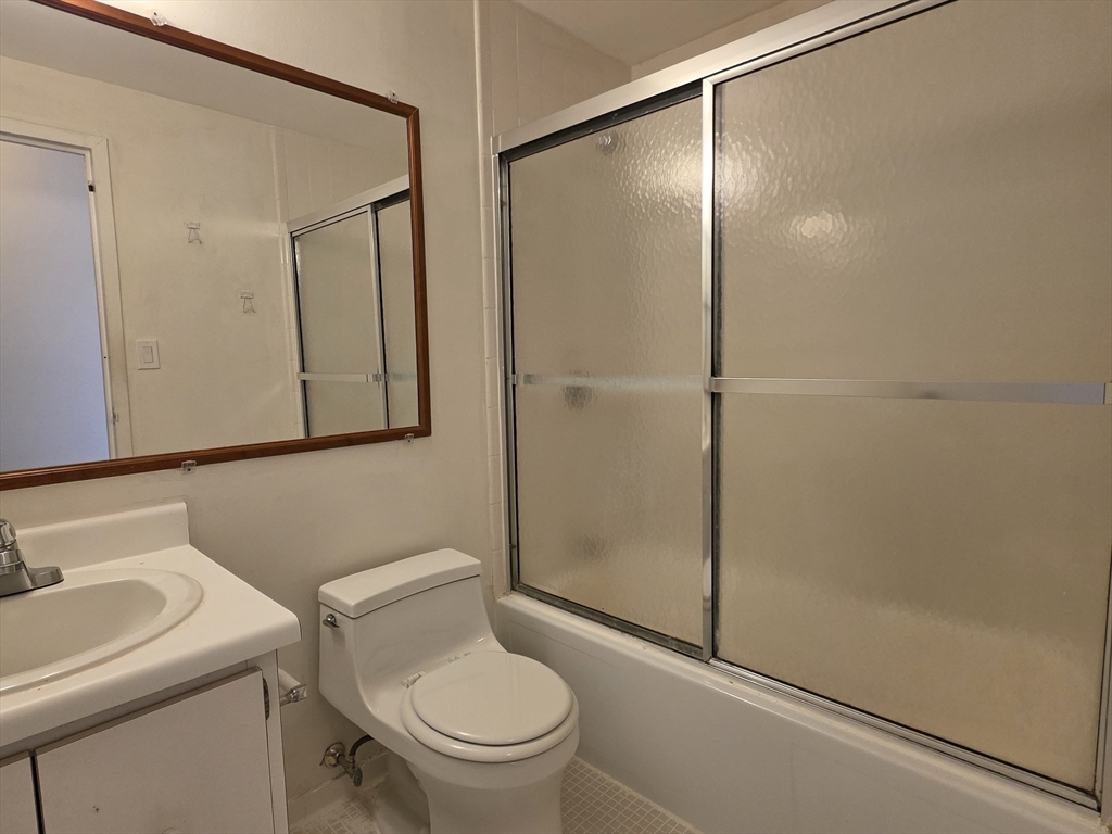 1105 Massachusetts Ave # 4A