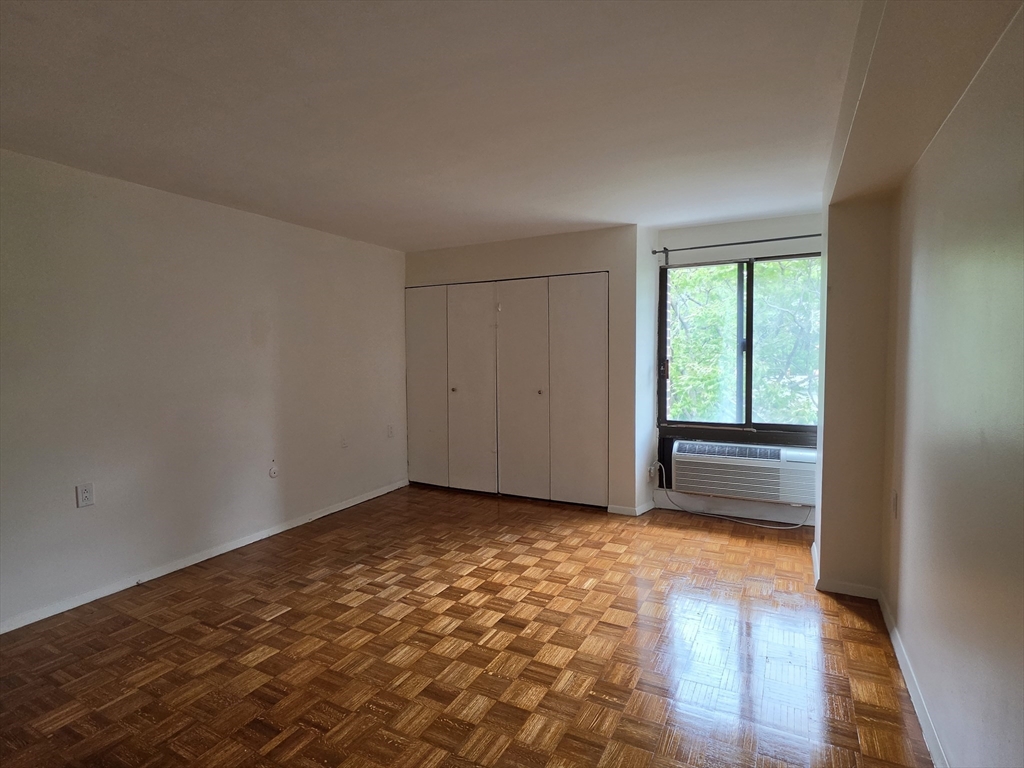 1105 Massachusetts Ave # 4A
