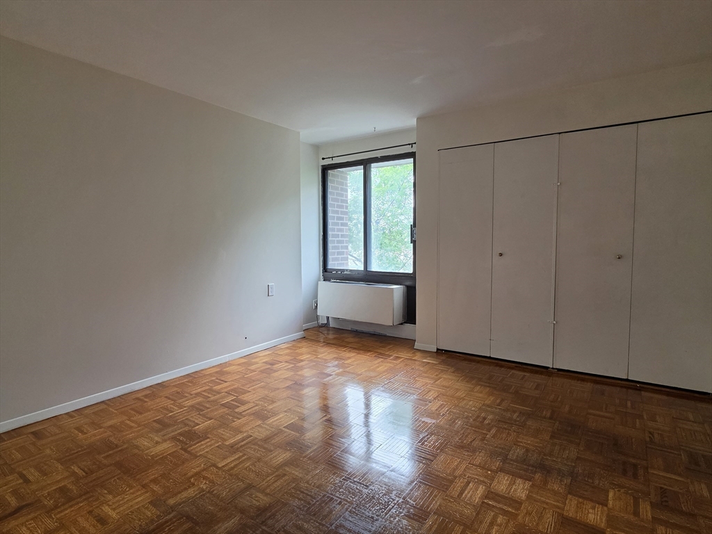 1105 Massachusetts Ave # 4A