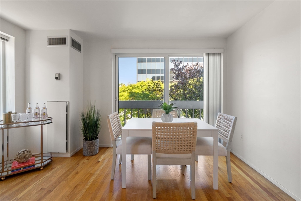 950 Massachusetts Ave # 505