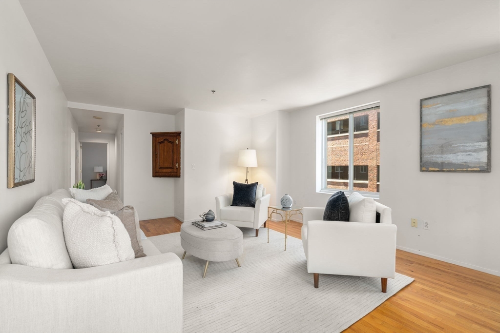 950 Massachusetts Ave # 505