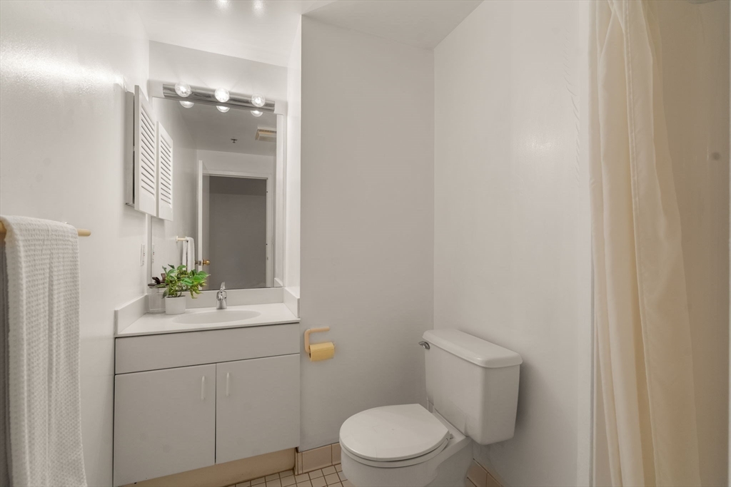 950 Massachusetts Ave # 505