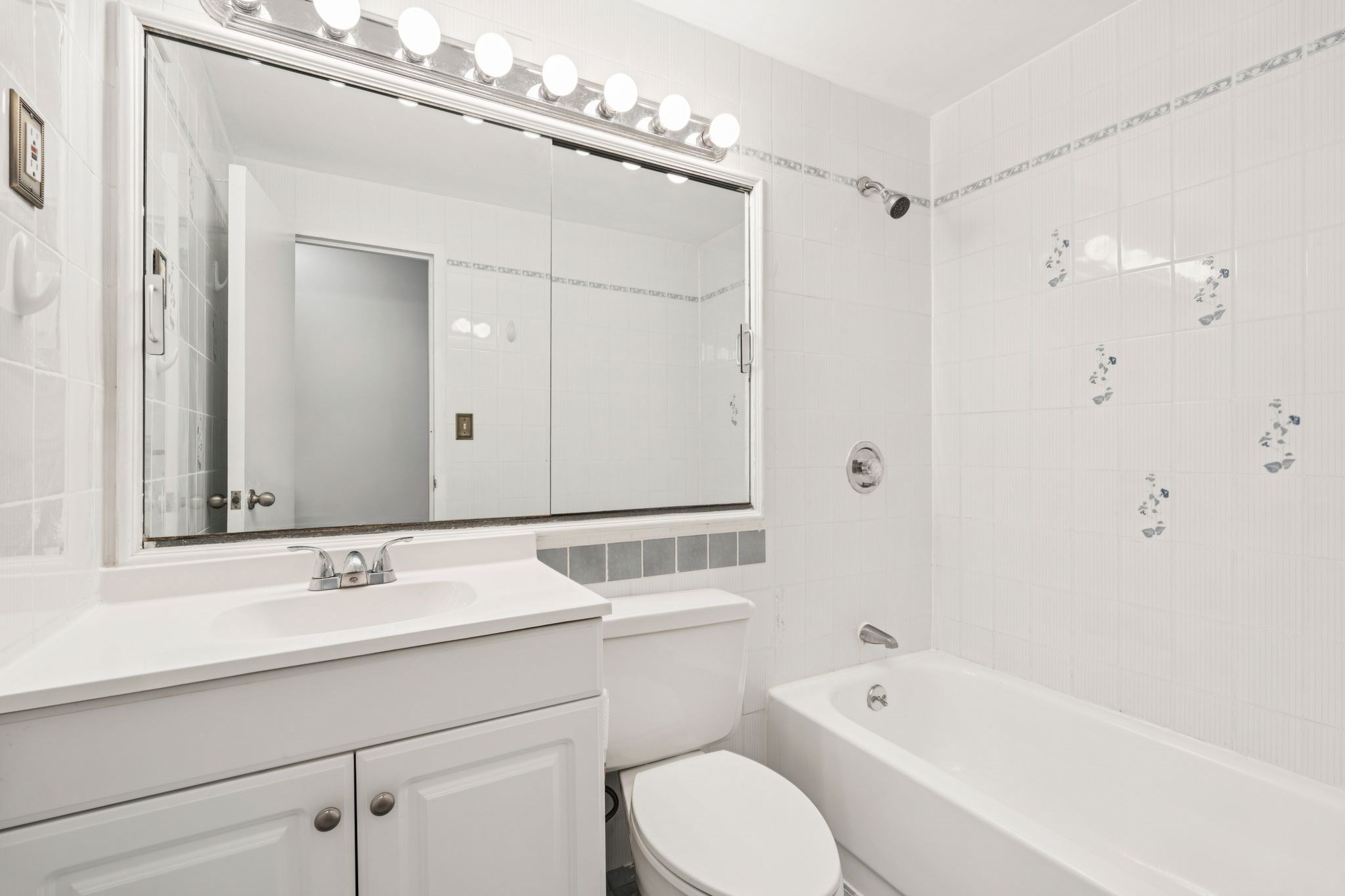 1105 Massachusetts Ave # 6A