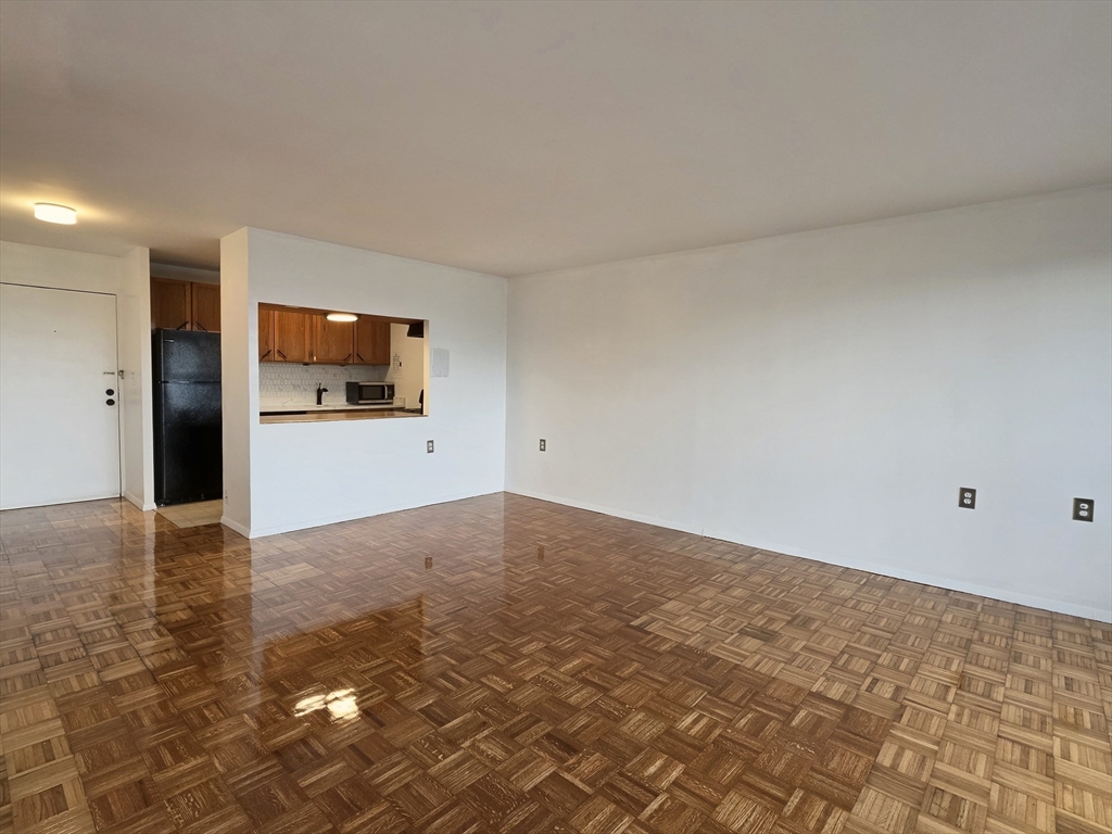 1105 Massachusetts Ave # 6A