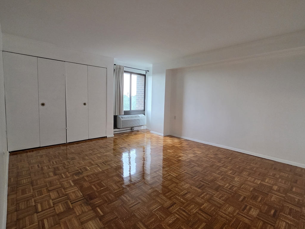 1105 Massachusetts Ave # 6A