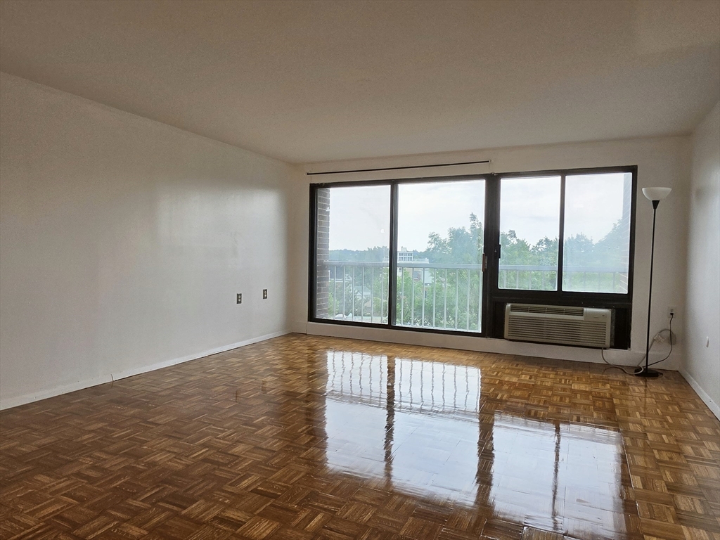 1105 Massachusetts Ave # 6A