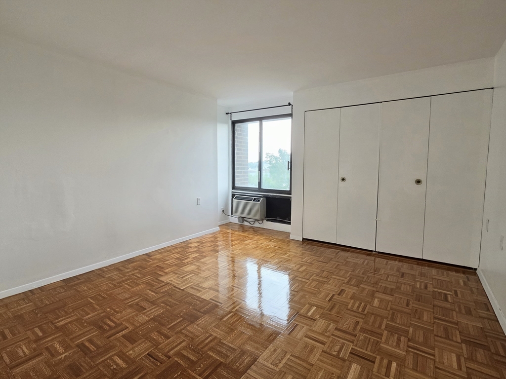 1105 Massachusetts Ave # 6A
